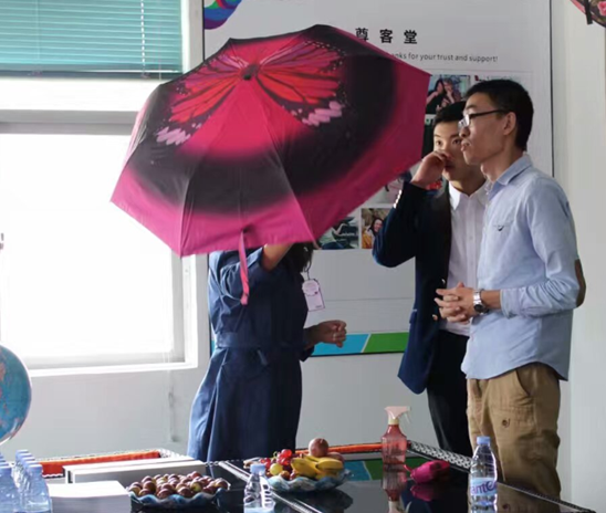 阿瑪姿（zī）智能雨傘