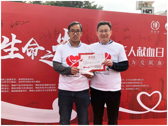 麻花星空无限mv朱總（zǒng）與夥（huǒ）伴（bàn）合影（yǐng）